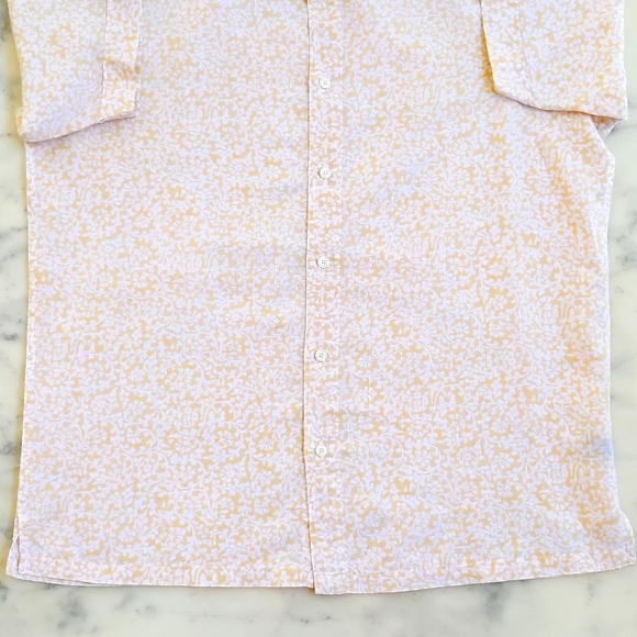 NWOT. Men's Linen and Cotton Short Sleeve Button-Down Shirt w/floral patterns. - Picture 3 of 5